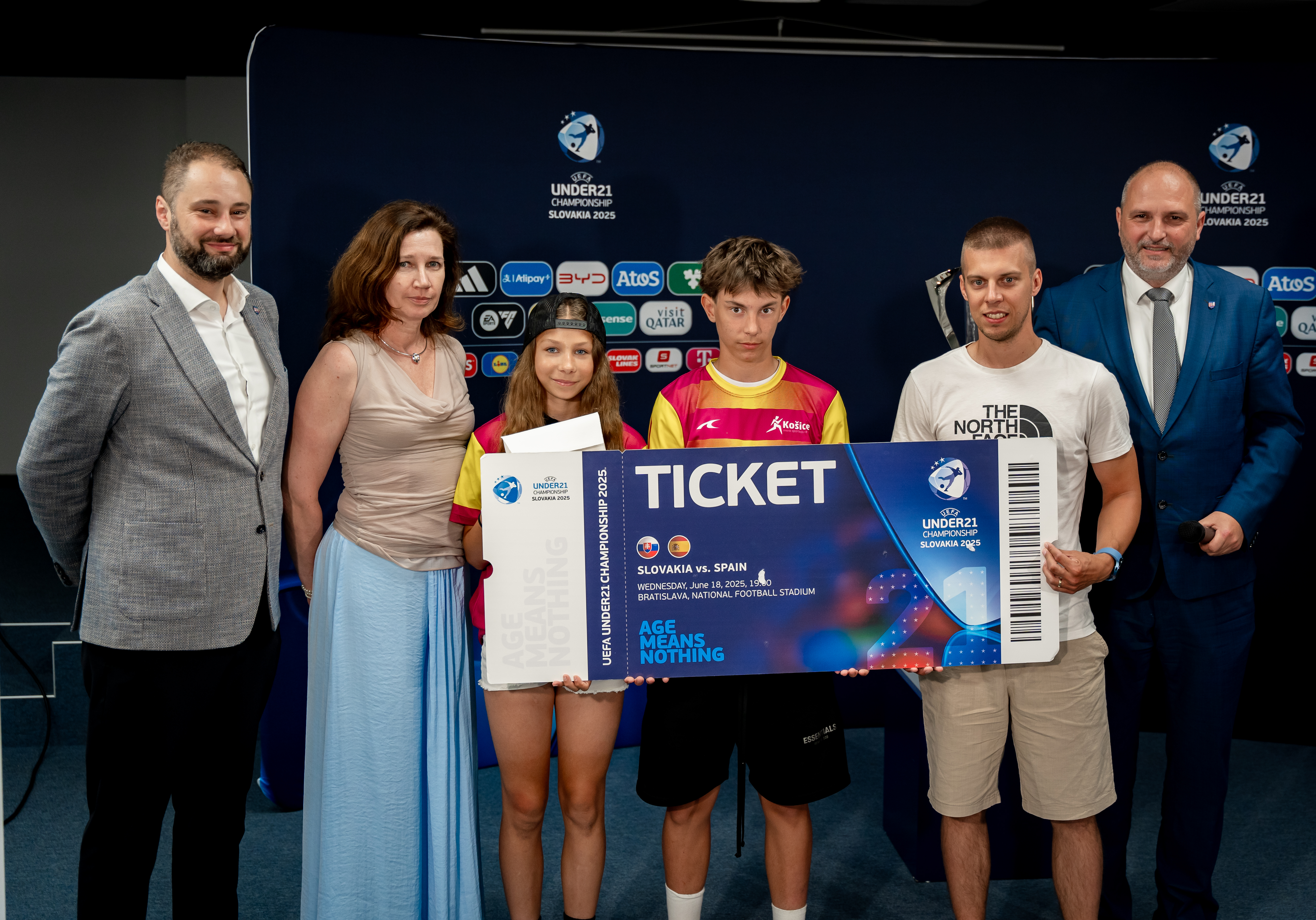 Tlacovy brifing - o pripravach sampionatu UEFA-25